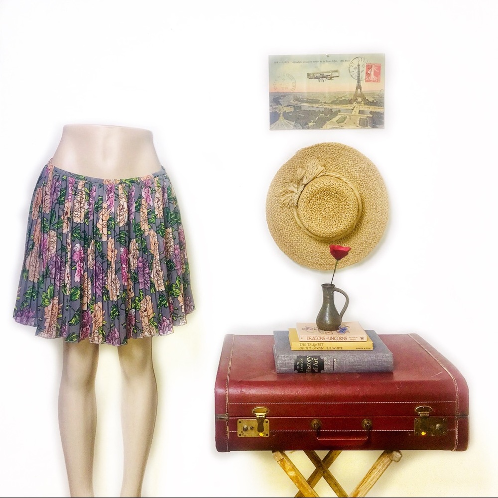 🌲3/$20 Frenchi Lined Flowy Soft Floral Pleat Pink Skirt M